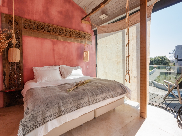 Dormitorio Encantadora Pink House Santa Cruz Secretplaces in Portugal