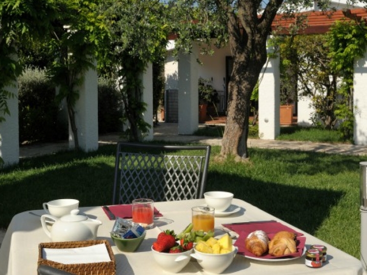 Desayuno en el jardín