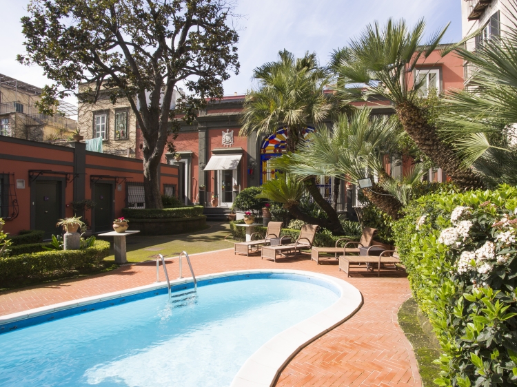 Costantinopoli 104 hotel con encanto en el centro de napoles piscina