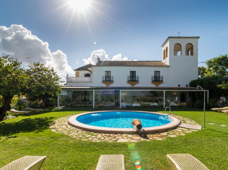 VISTA DE LA HACIENDA DESDE EL JARDIN