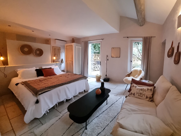 L'Aube Safran está ubicado en Le Barroux b&b boutique