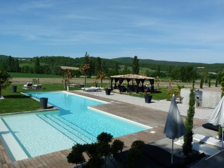  Le Prieuré des Sources Hotel romántico de moda buena cocina magnífico paisaje con encanto