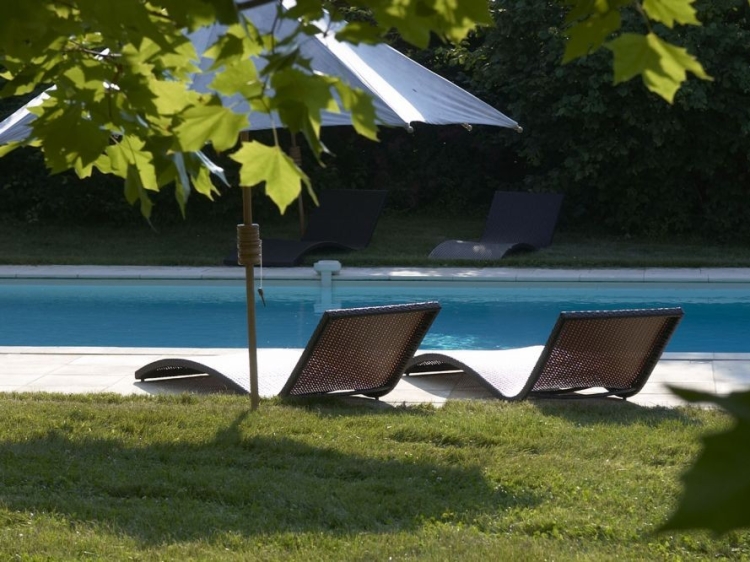 Le Prieuré des Sources Hotel romántico de moda buena cocina magnífico paisaje con encanto