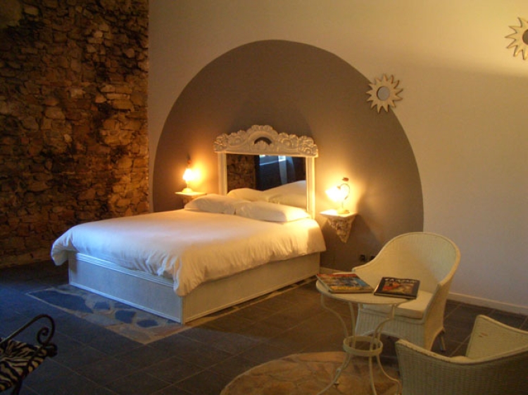 Le Prieuré des Sources Hotel romántico de moda buena cocina magnífico paisaje con encanto