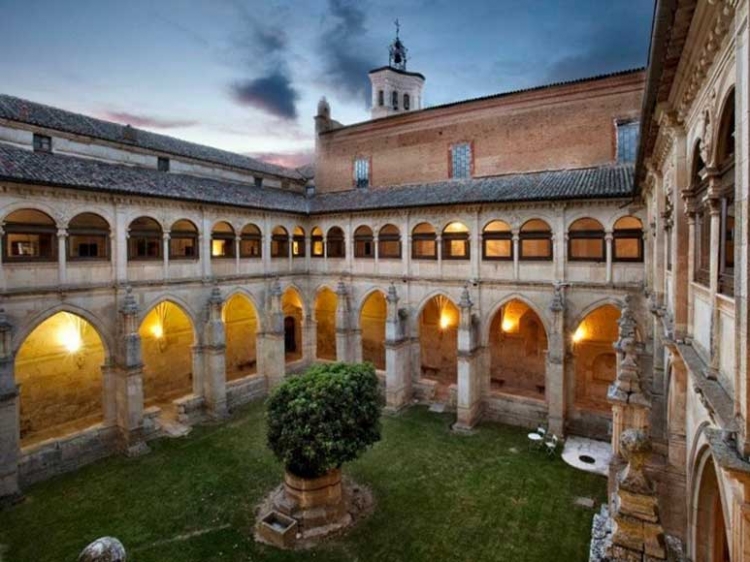 Real Monasterio de San Zoilo hotel castilla y leon con encanto