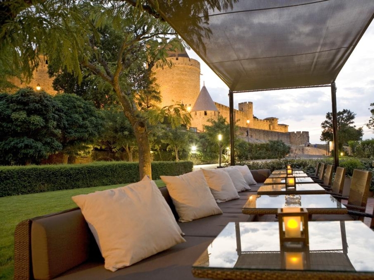 Terraza del Hotel du Chateau Carcassonne Hotel boutique mejor posada con encanto 