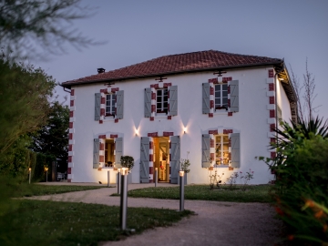 Hotel Lodge La Petite Couronne - Hotel Boutique in Saint Cricq Chalosse, Aquitania