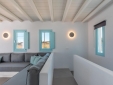 hermosa sala de estar en la villa del hotel Blue Harpist Koufonisia