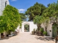 Antica Masseria del Fano ostuni hotel agriturismo patio con encanto romantico