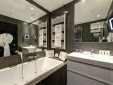 Deluxe Canal View Bathroom